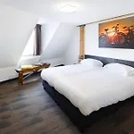Hotel Blooker